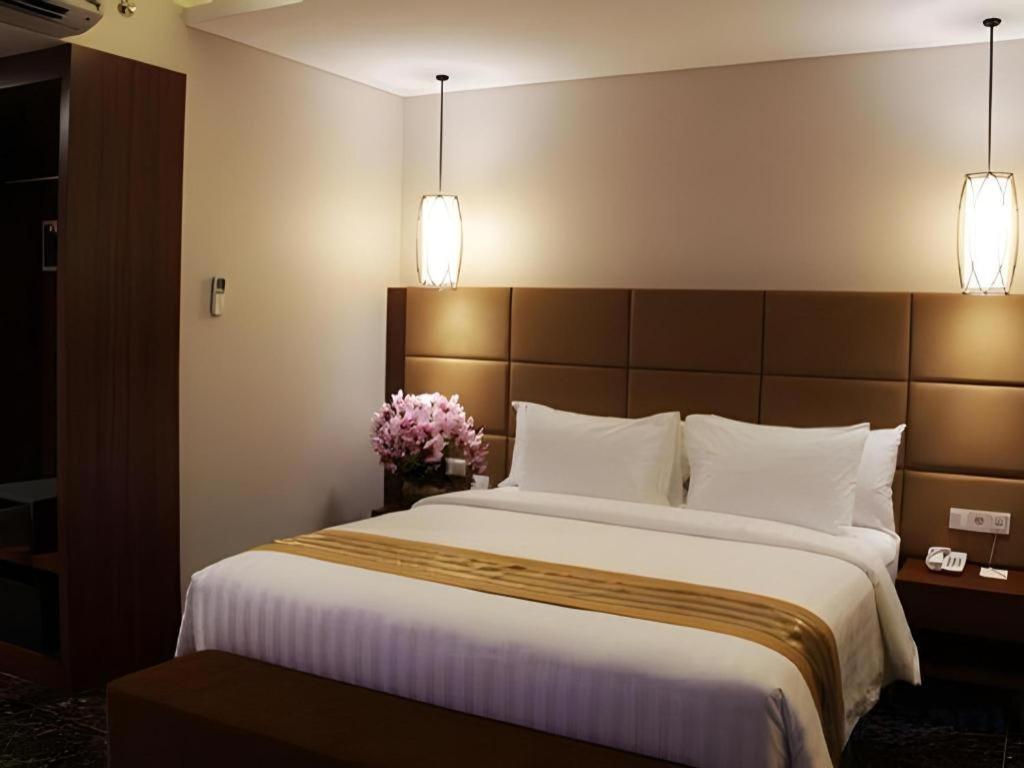 Atrium Premiere Cilacap Exterior foto