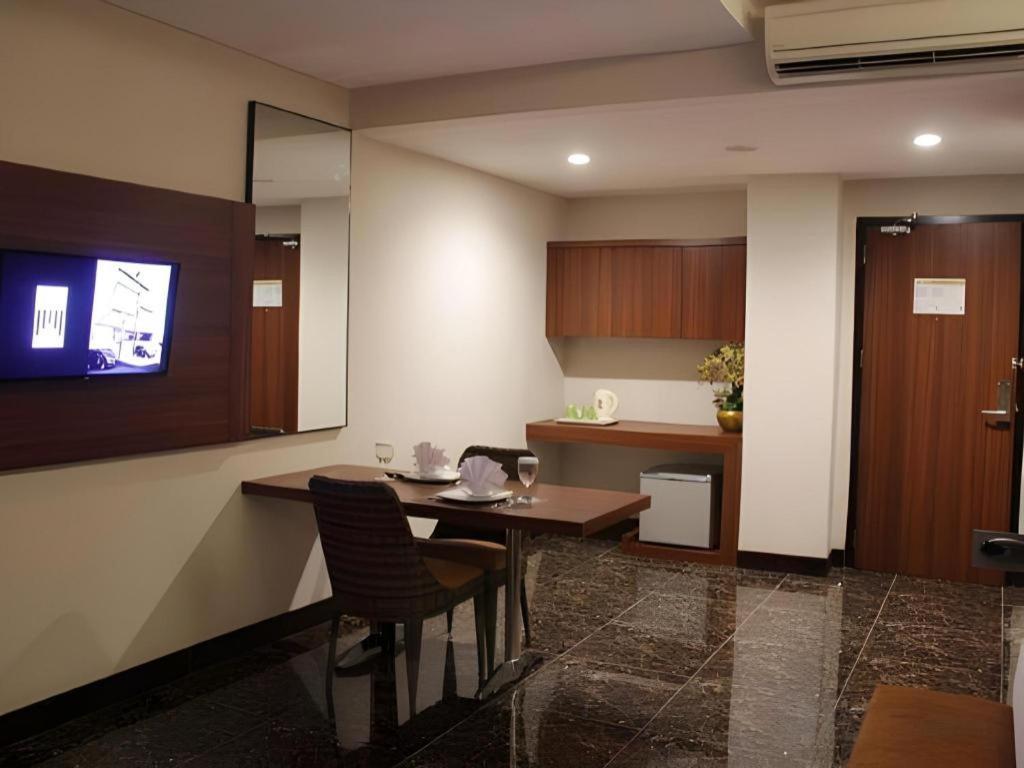 Atrium Premiere Cilacap Exterior foto