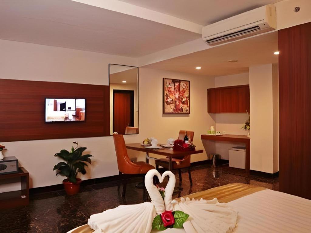 Atrium Premiere Cilacap Exterior foto