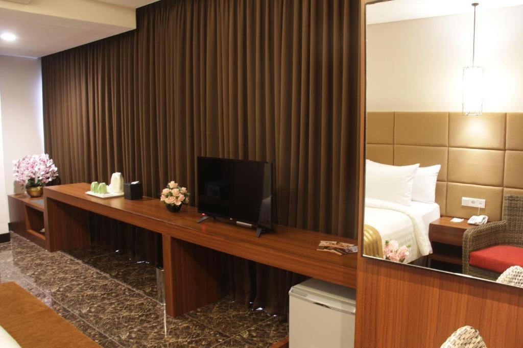 Atrium Premiere Cilacap Exterior foto