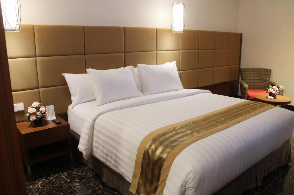 Atrium Premiere Cilacap Exterior foto