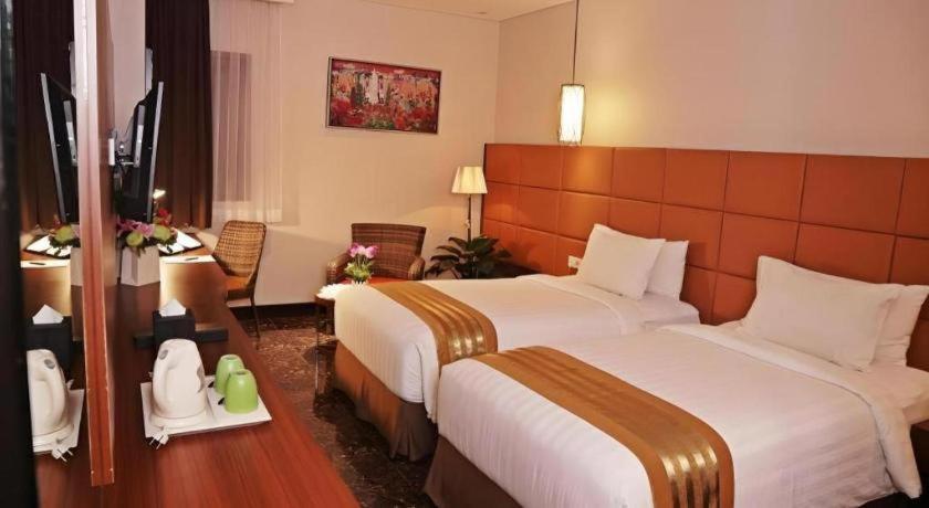 Atrium Premiere Cilacap Exterior foto