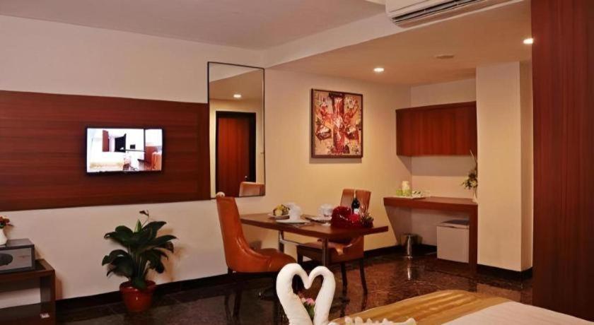 Atrium Premiere Cilacap Exterior foto