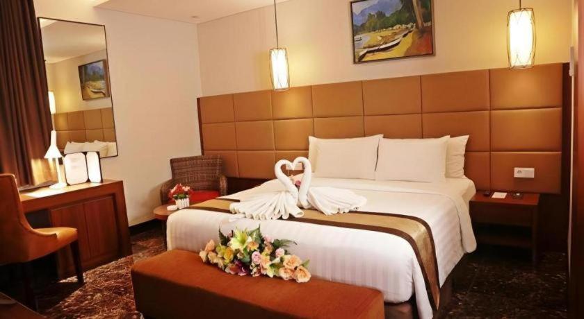Atrium Premiere Cilacap Exterior foto