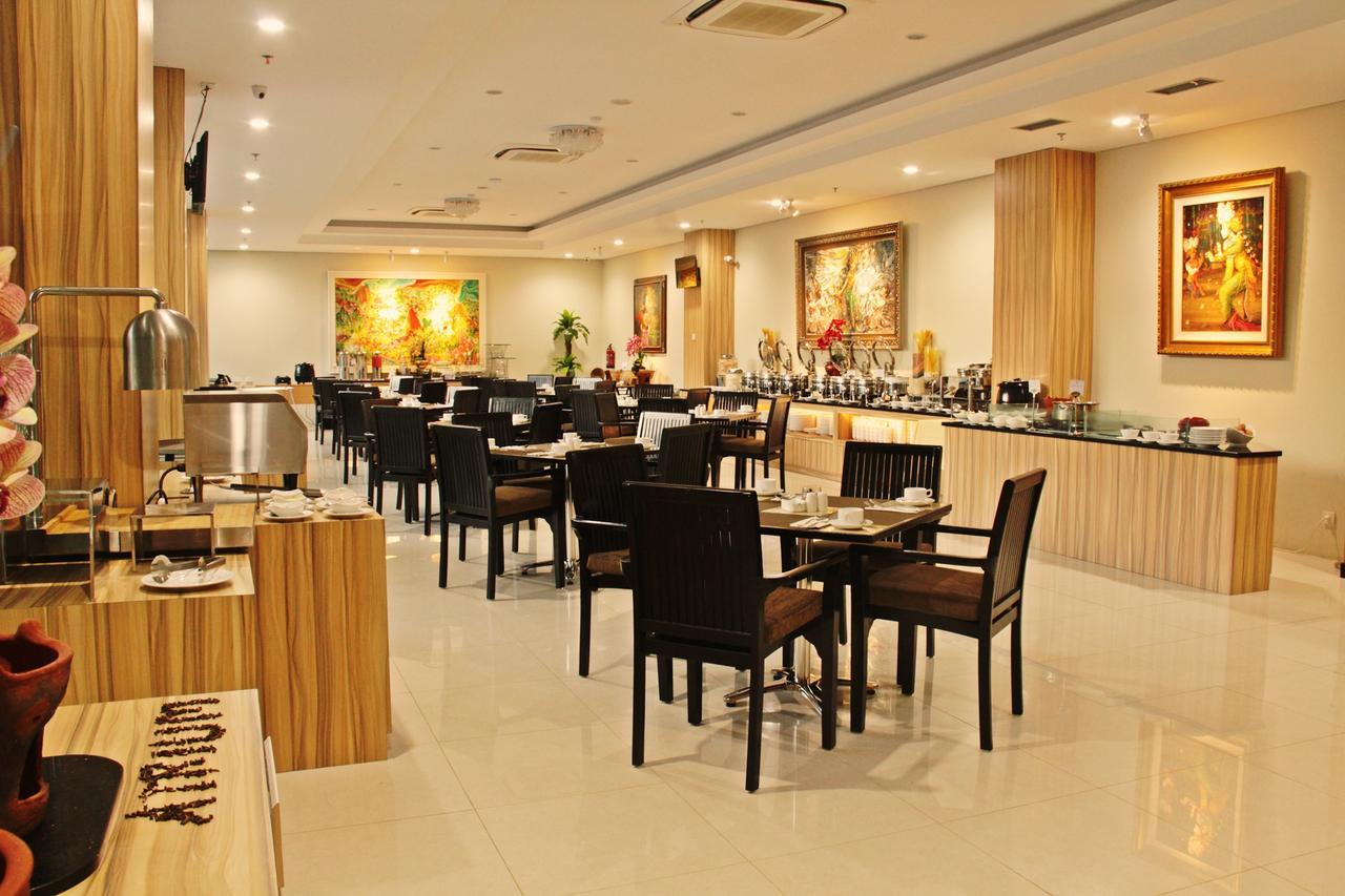 Atrium Premiere Cilacap Exterior foto